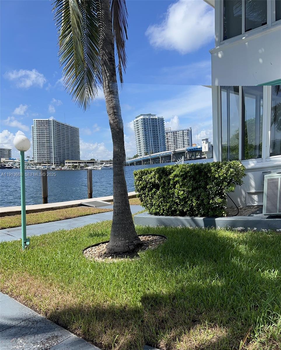 1990 Bay Dr #17 Miami Beach, FL 33141