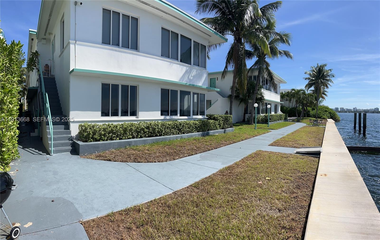 1990 Bay Dr #17 Miami Beach, FL 33141