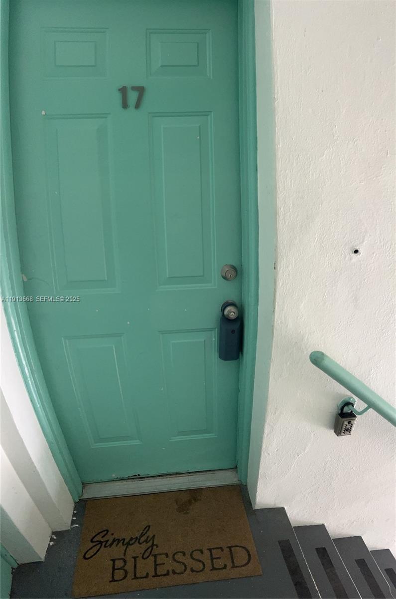 1990 Bay Dr #17 Miami Beach, FL 33141