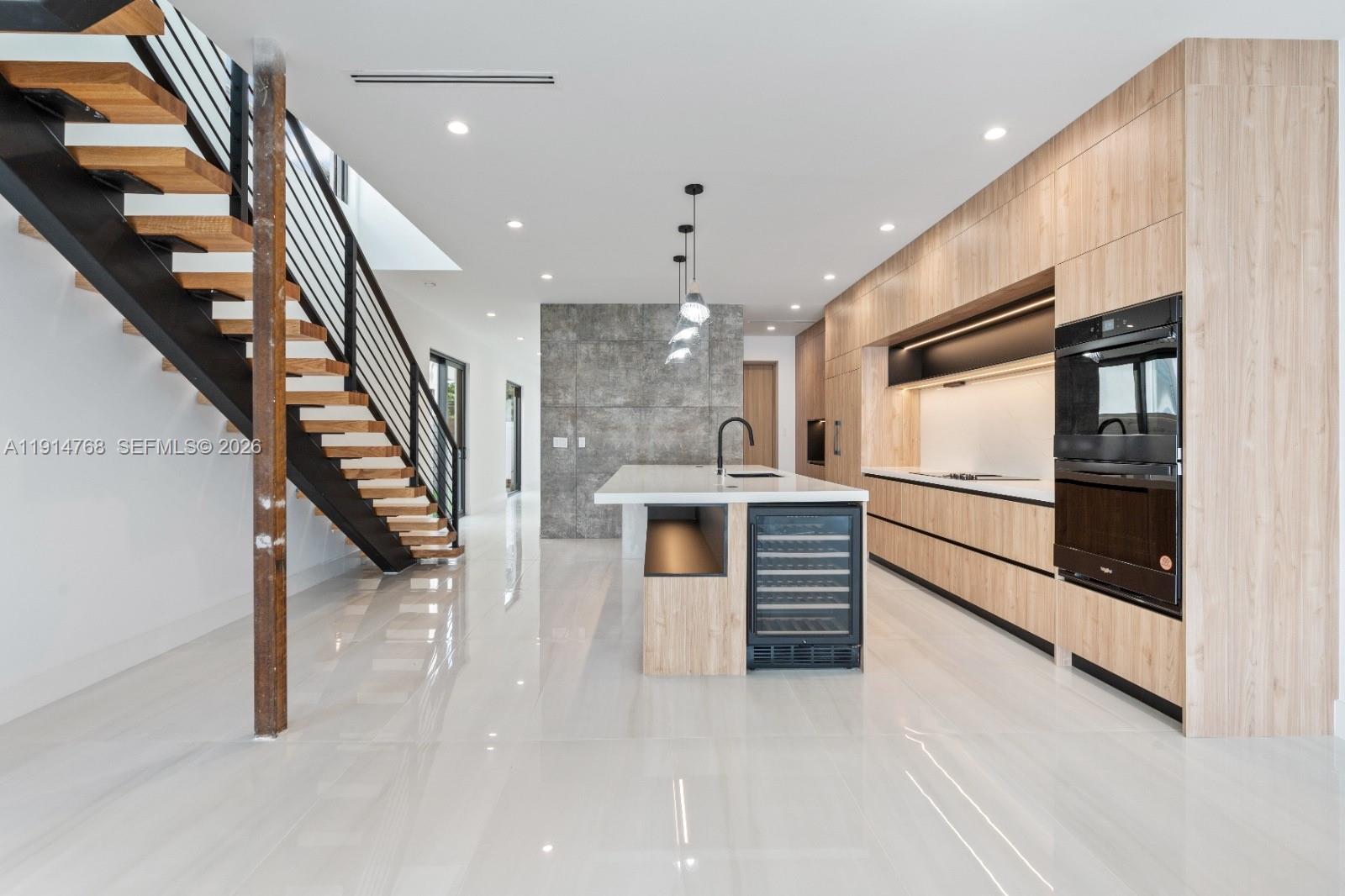 205 NE 17th Ave Fort Lauderdale, FL 33301