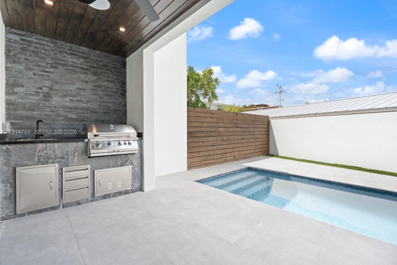 205 NE 17th Ave Fort Lauderdale, FL 33301