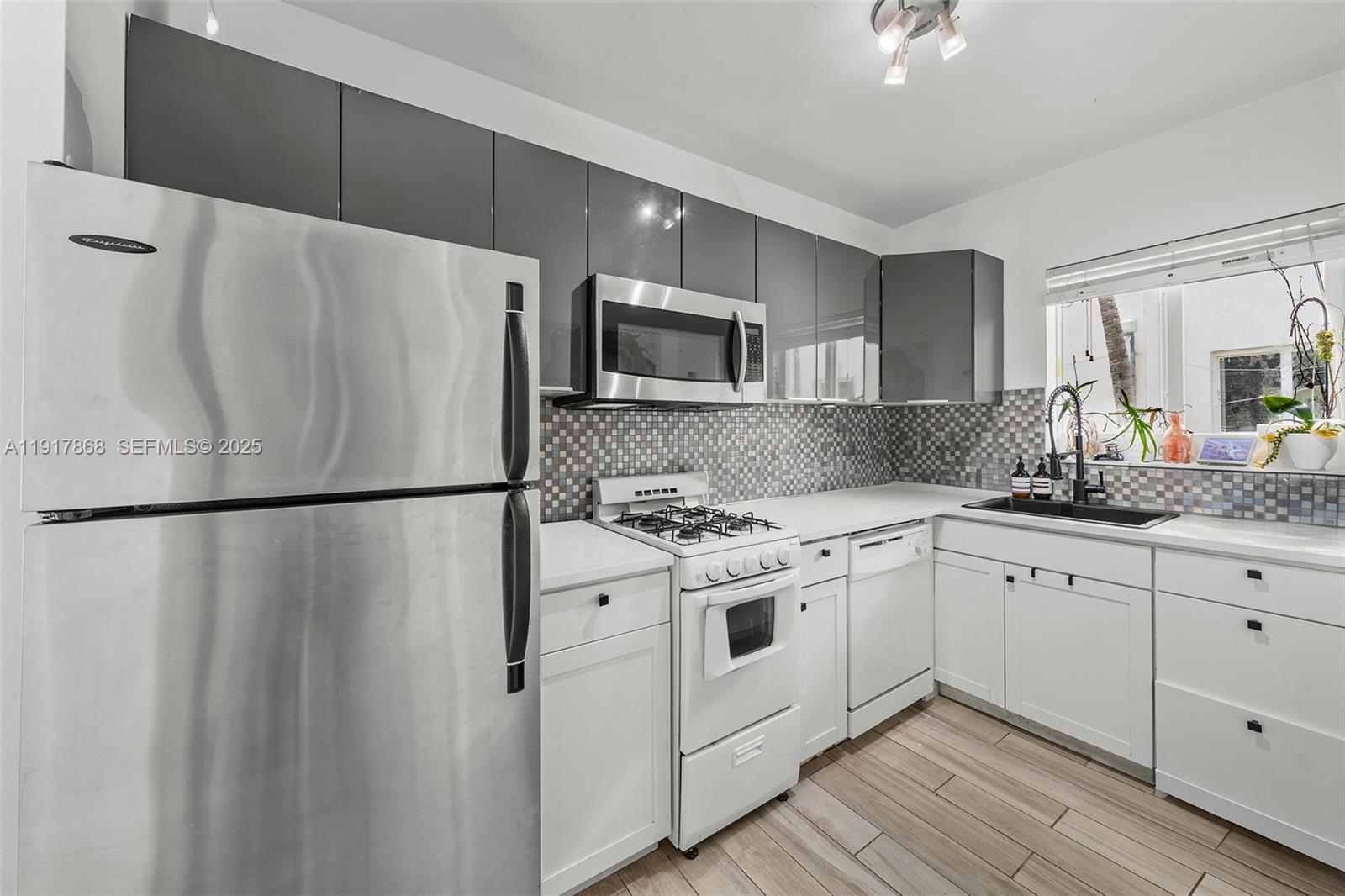 1120 Venetian Way #1D Miami, FL 33139