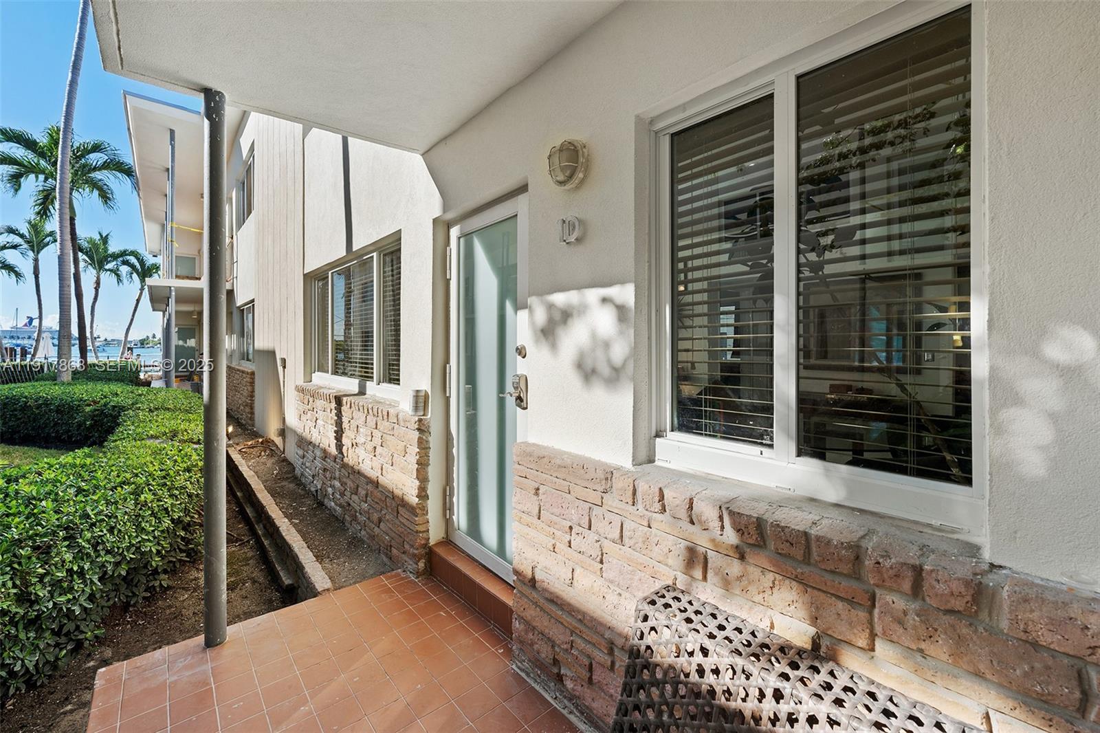 1120 Venetian Way #1D Miami, FL 33139