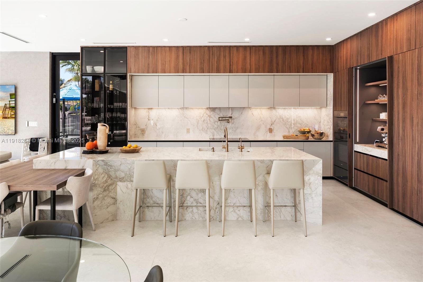 1102 Washington St Hollywood, FL 33019