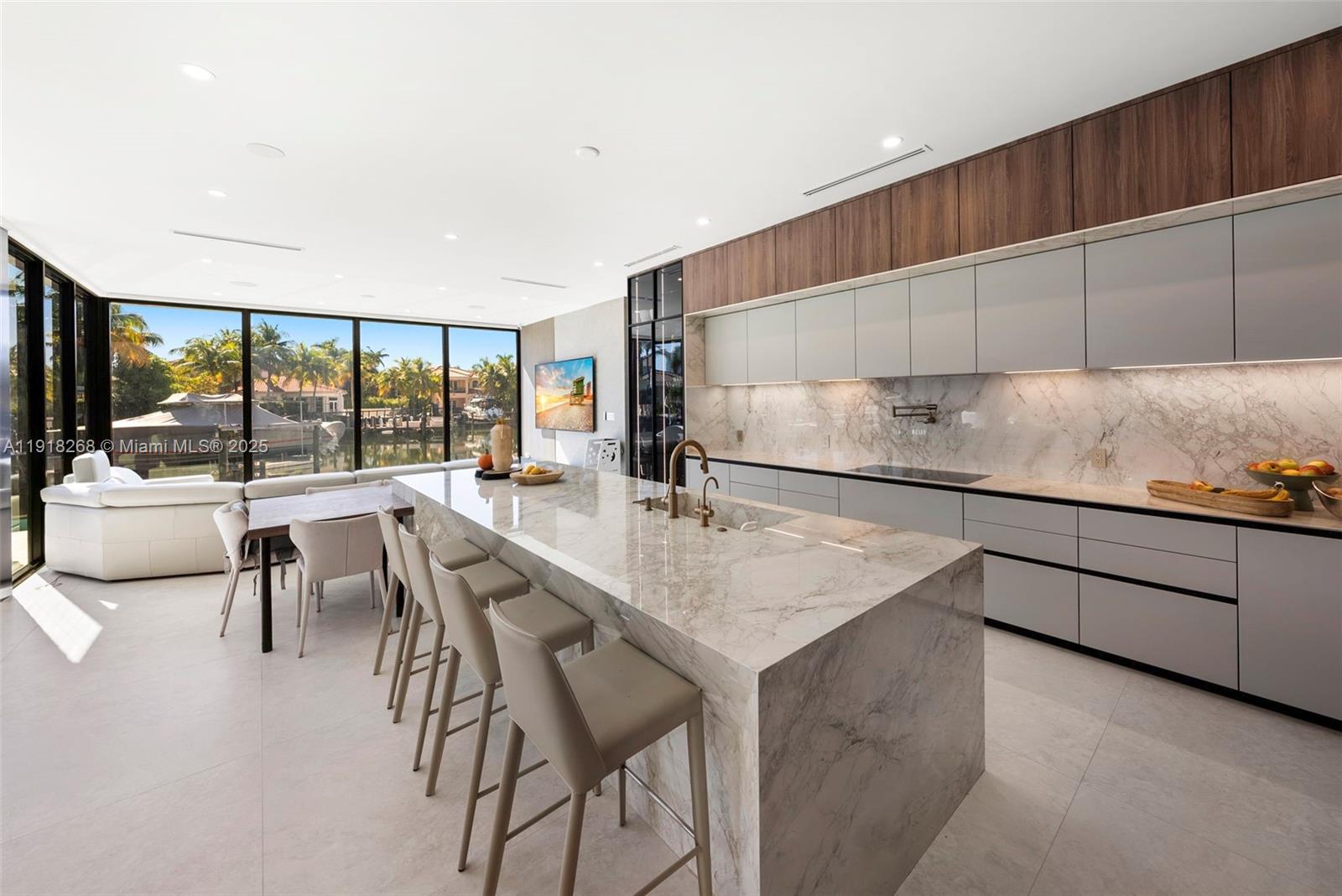 1102 Washington St Hollywood, FL 33019