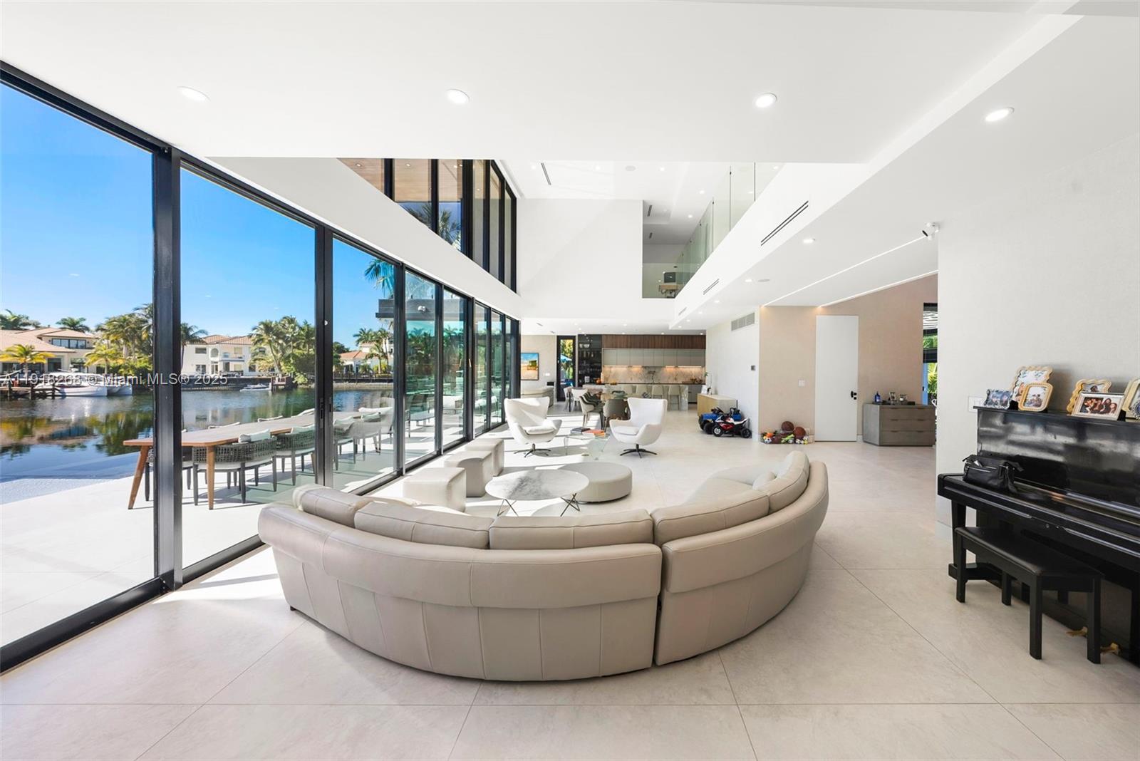 1102 Washington St Hollywood, FL 33019