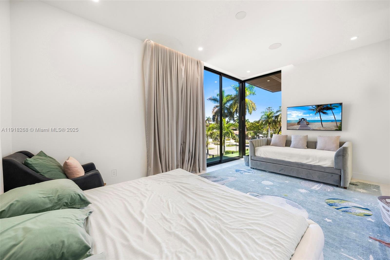 1102 Washington St Hollywood, FL 33019