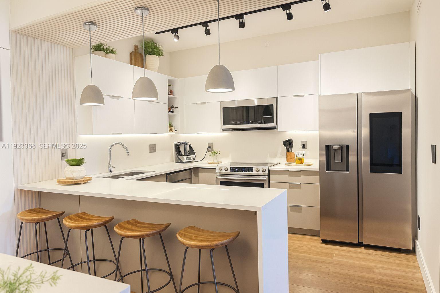 711 Crandon Blvd #401 Key Biscayne, FL 33149