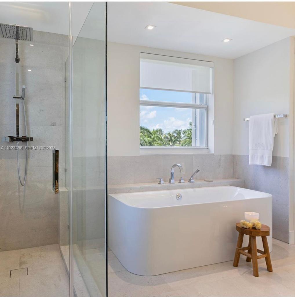 711 Crandon Blvd #401 Key Biscayne, FL 33149