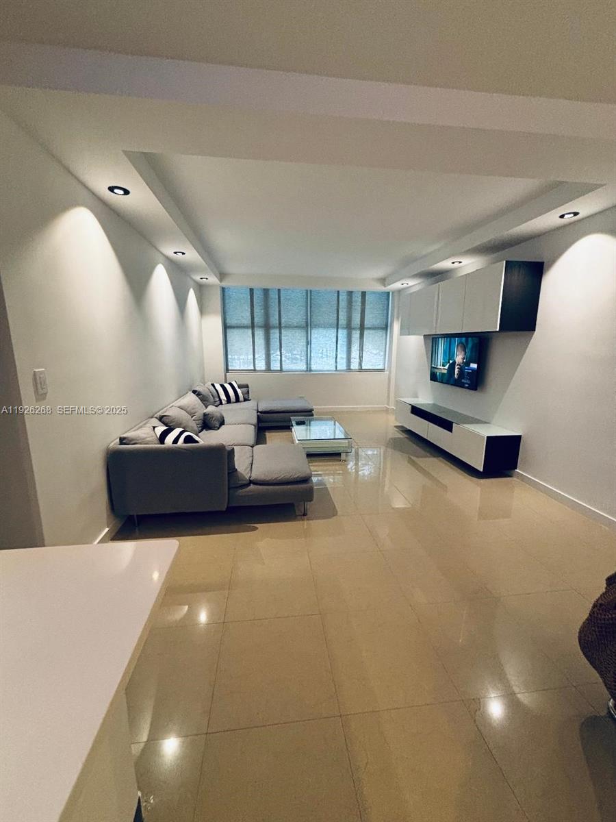 7441 Wayne Ave #1R Miami Beach, FL 33141