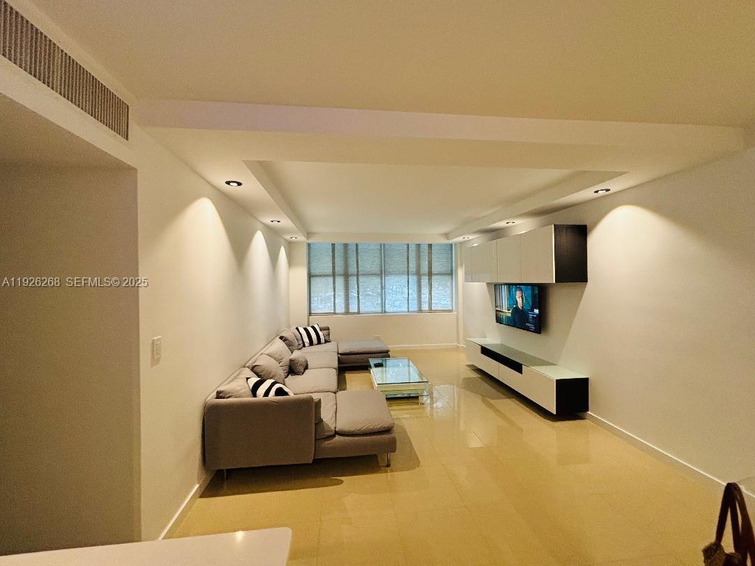 7441 Wayne Ave #1R Miami Beach, FL 33141