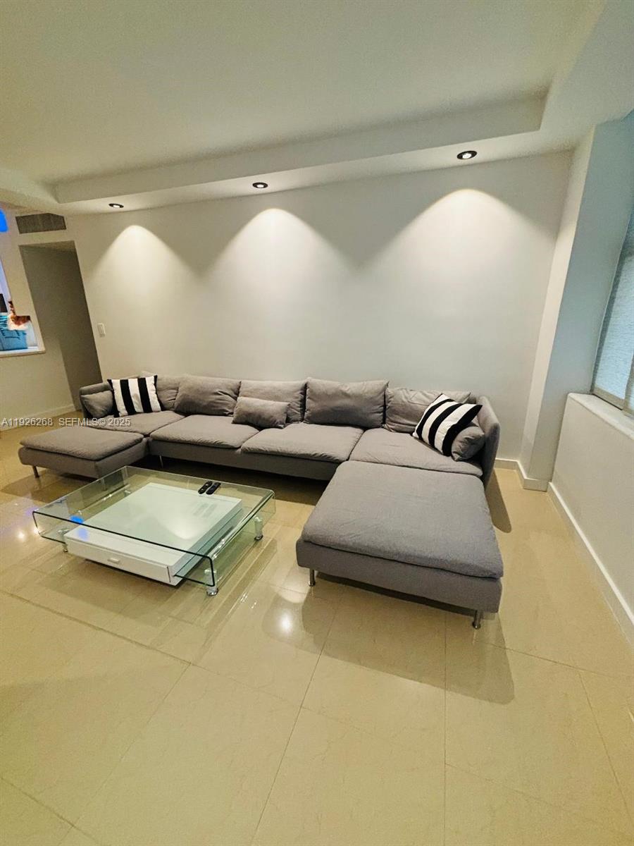 7441 Wayne Ave #1R Miami Beach, FL 33141