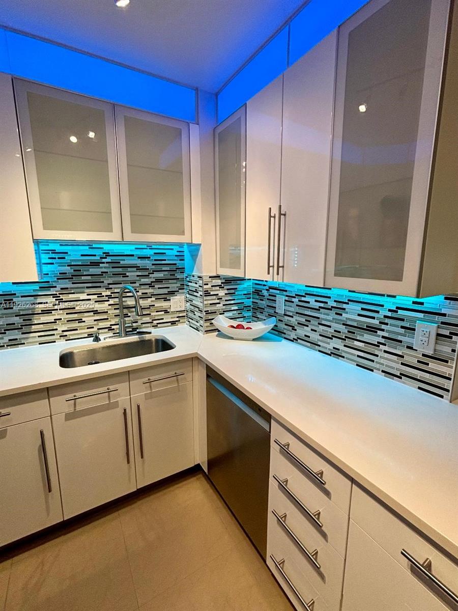 7441 Wayne Ave #1R Miami Beach, FL 33141