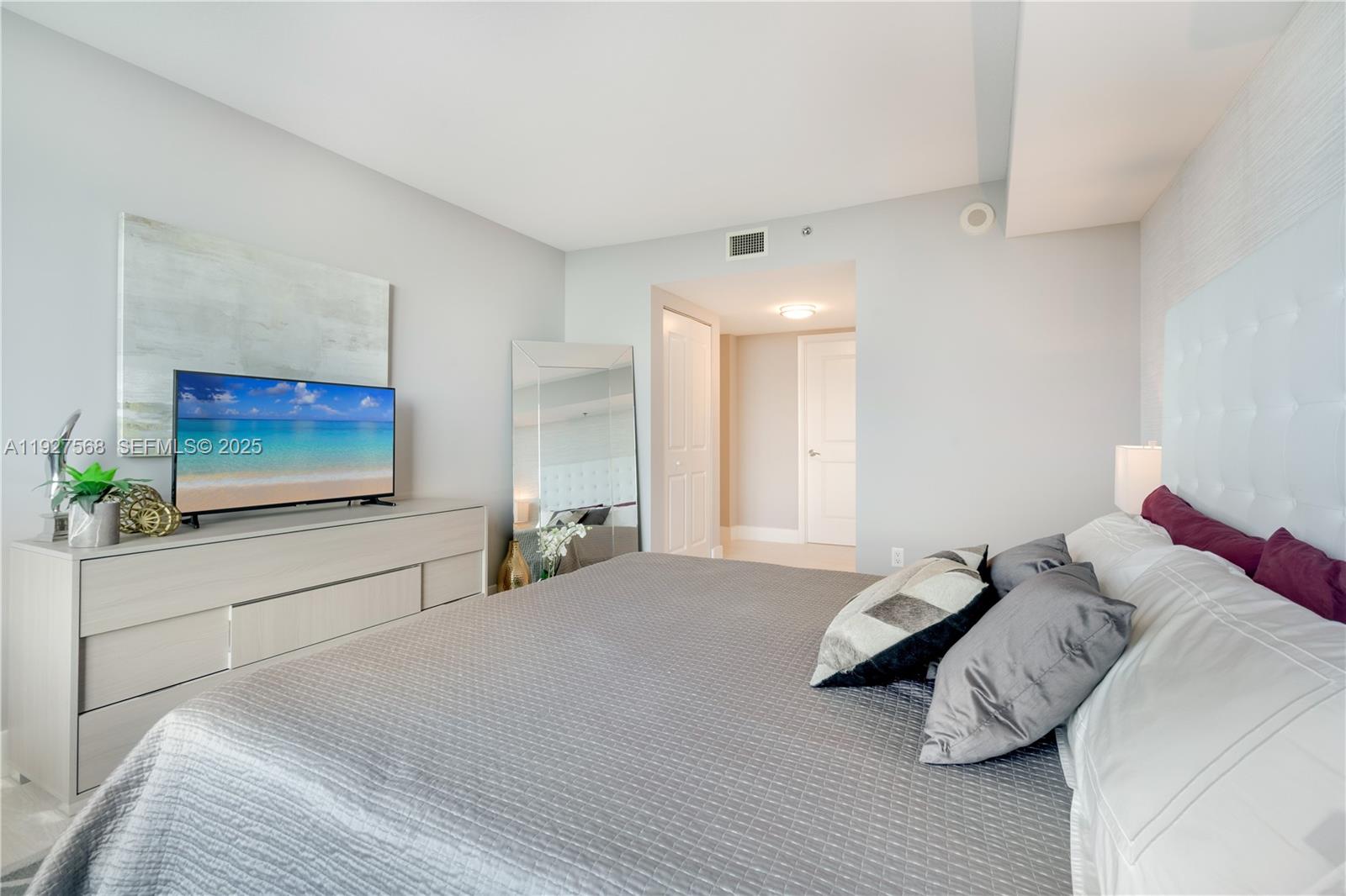 2641 N Flamingo Rd #1703N Sunrise, FL 33323