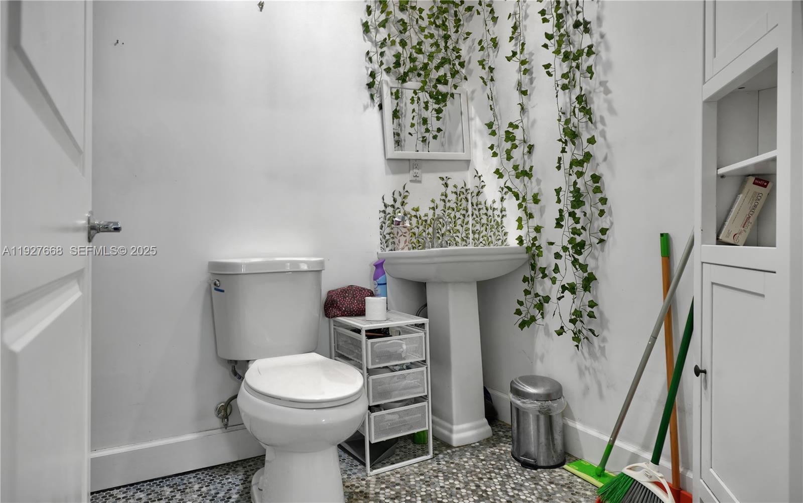 601 SW 6th Ave Miami, FL 33130