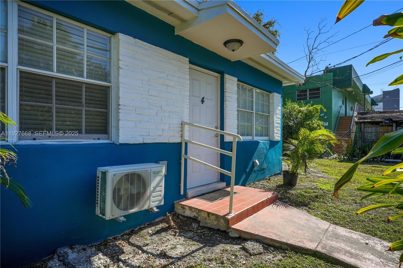 601 SW 6th Ave Miami, FL 33130