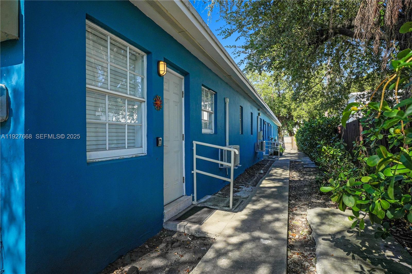 601 SW 6th Ave Miami, FL 33130