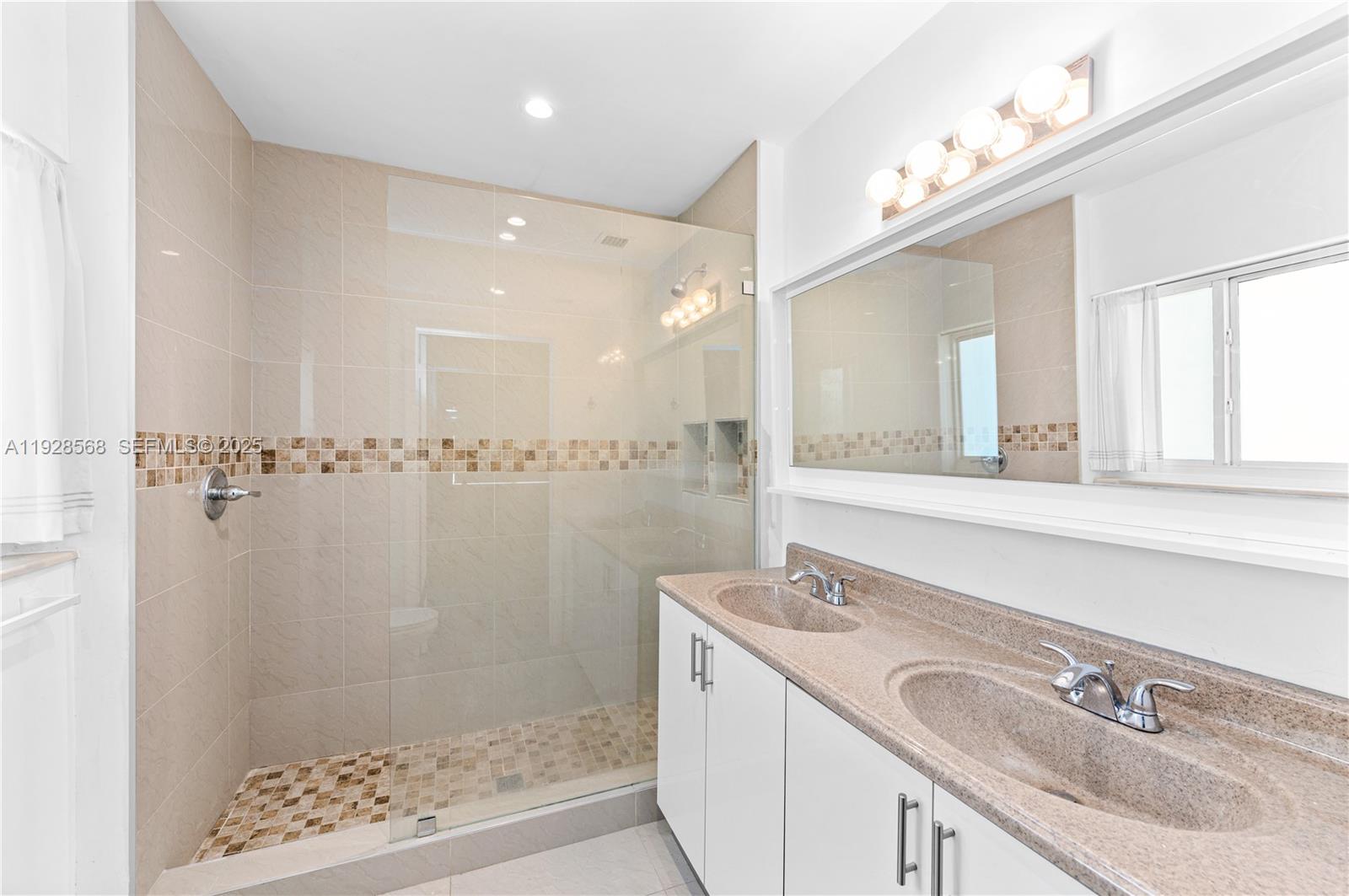 8995 SW 158th St Palmetto Bay, FL 33157