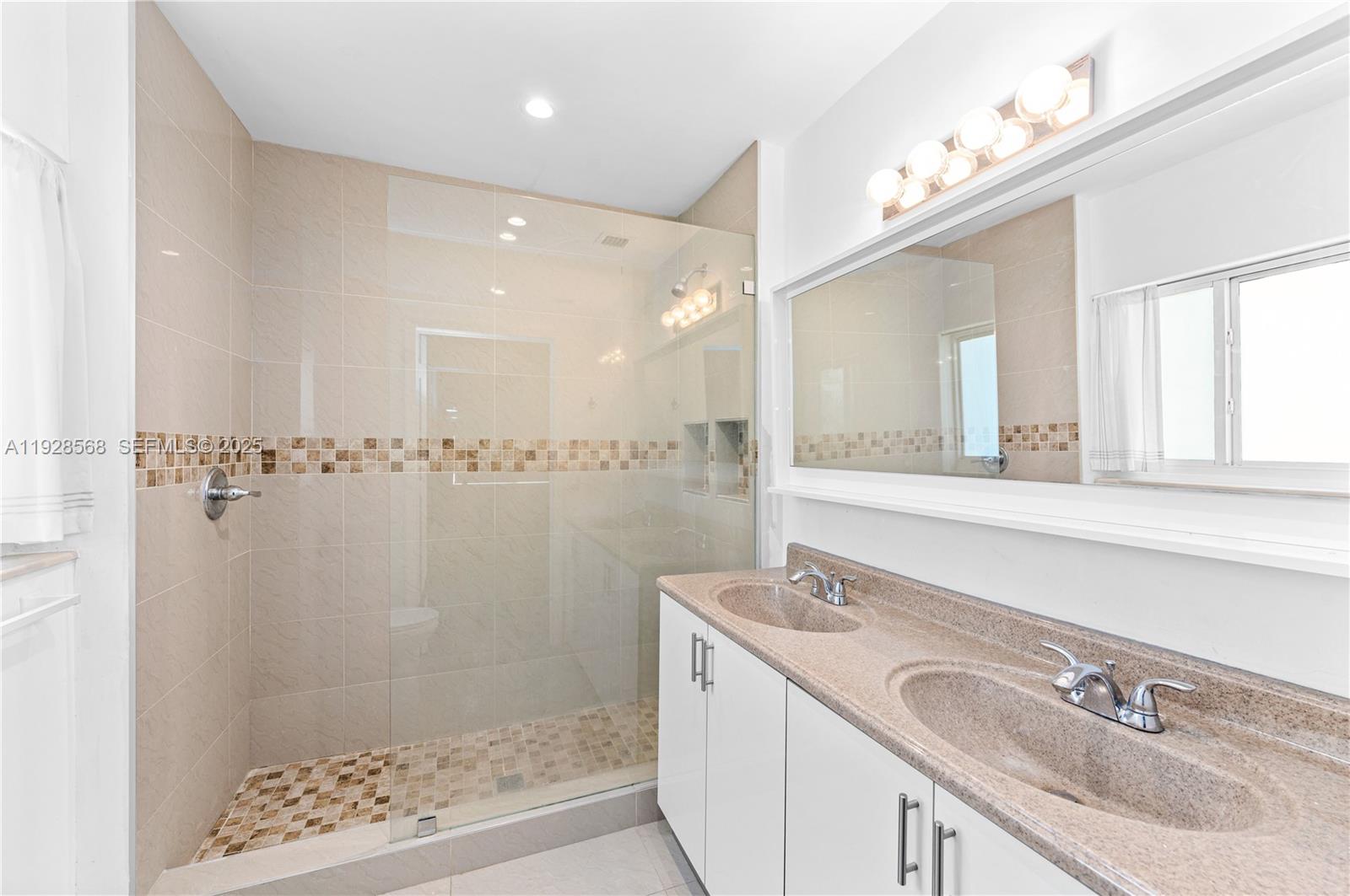 8995 SW 158th St Palmetto Bay, FL 33157