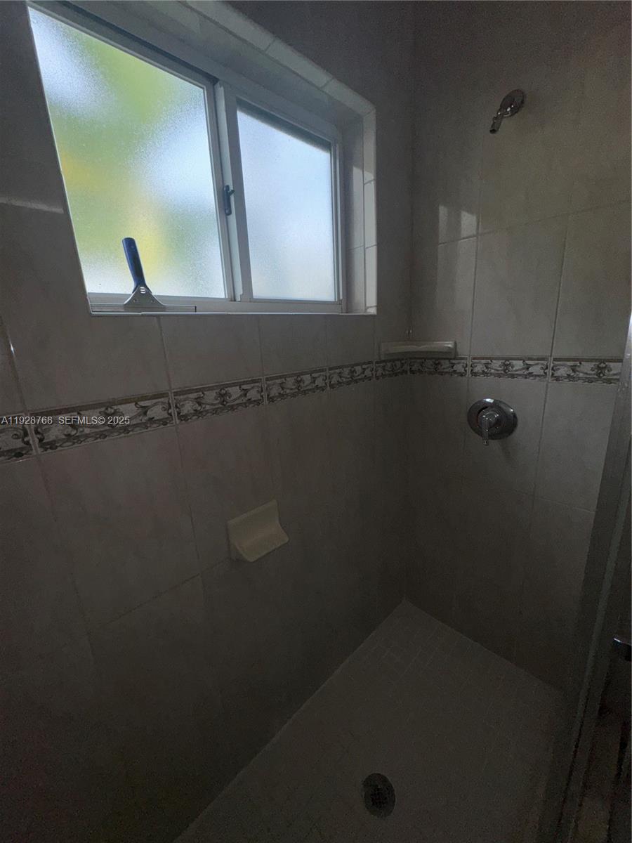 401 Collins Ave #21 Miami Beach, FL 33139