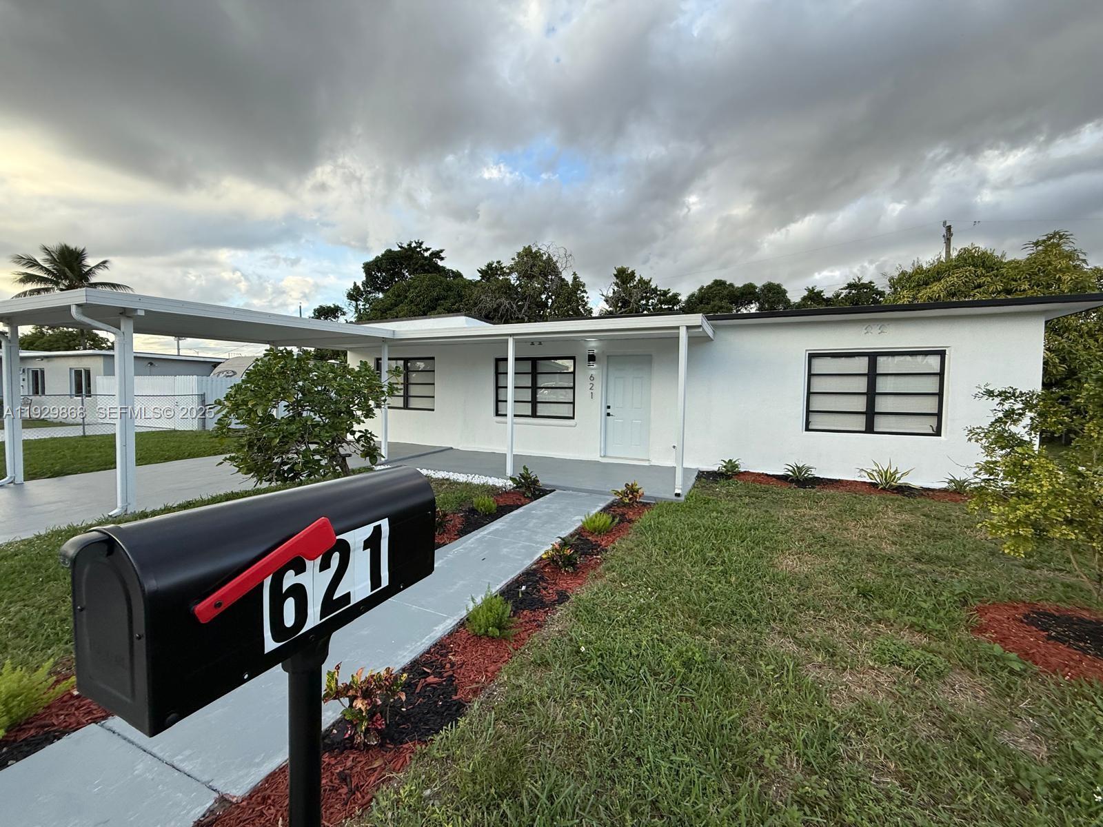 621 E 13th St Hialeah, FL 33010