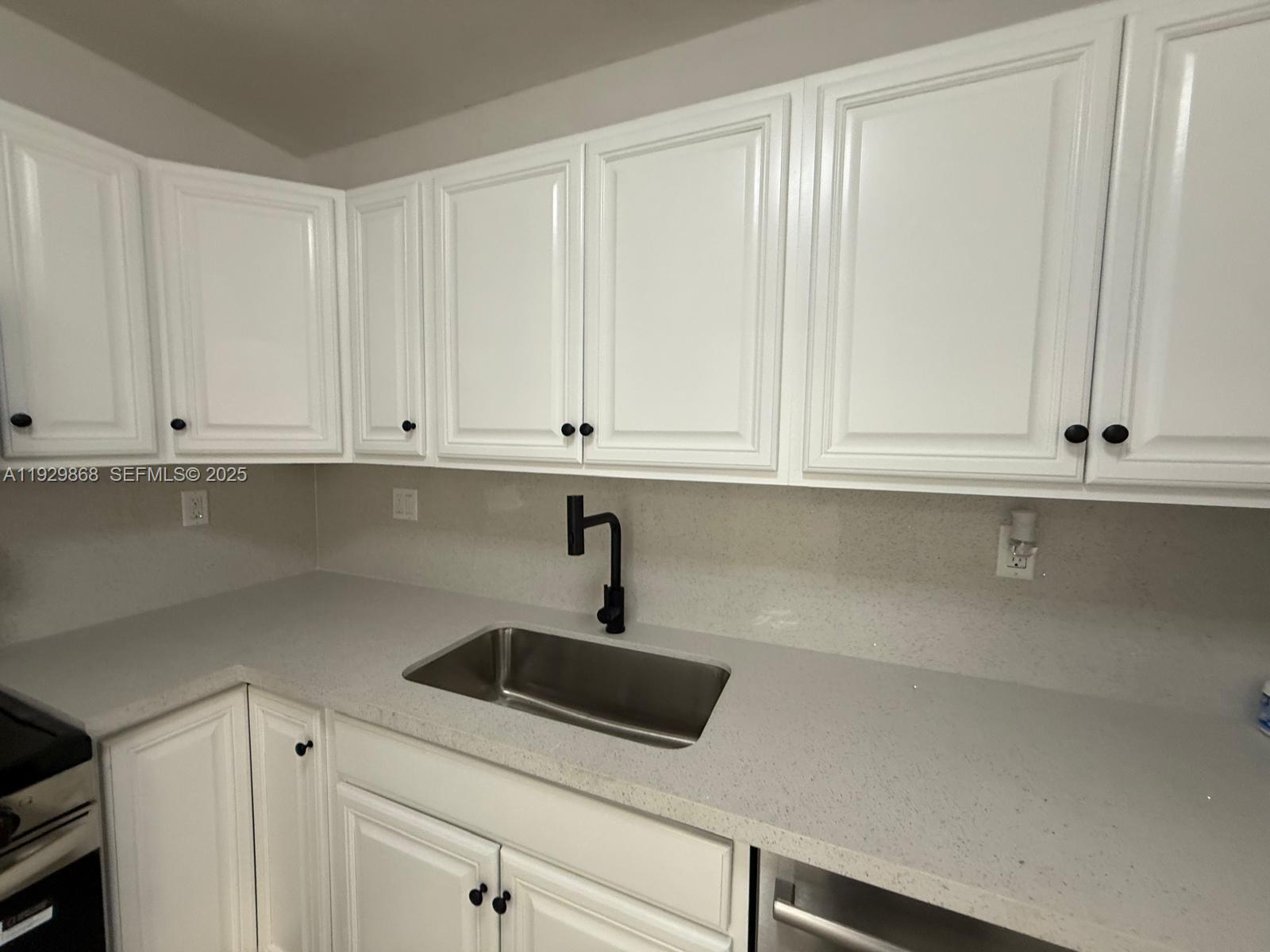 621 E 13th St Hialeah, FL 33010