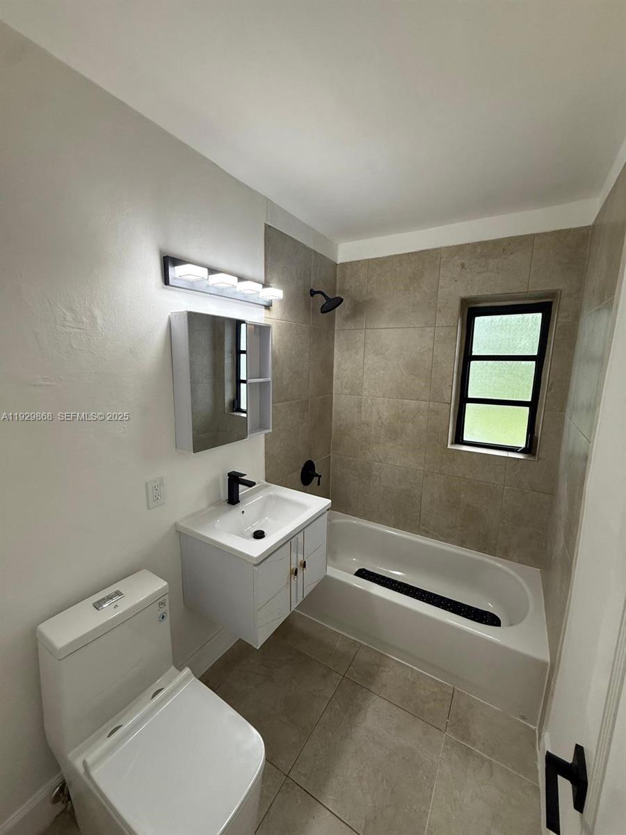 621 E 13th St Hialeah, FL 33010