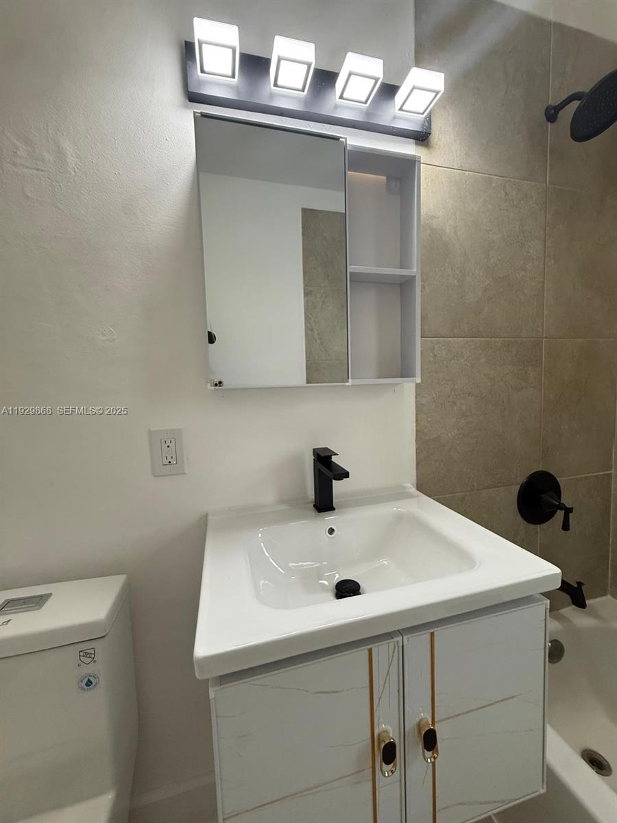 621 E 13th St Hialeah, FL 33010