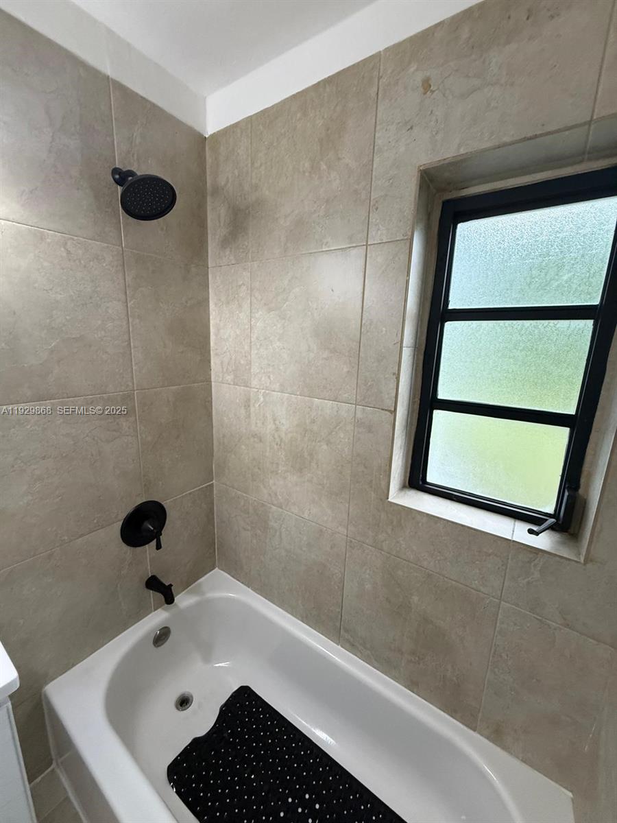 621 E 13th St Hialeah, FL 33010