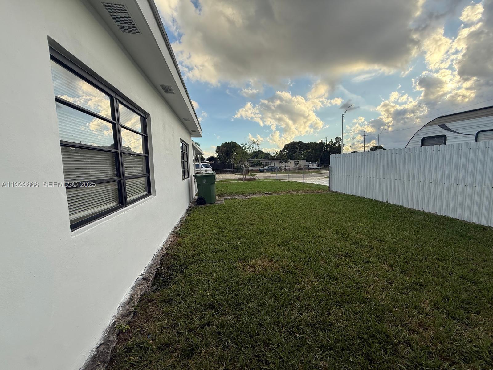 621 E 13th St Hialeah, FL 33010