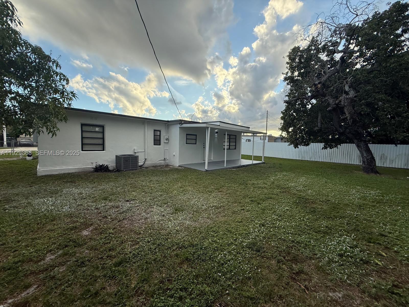 621 E 13th St Hialeah, FL 33010