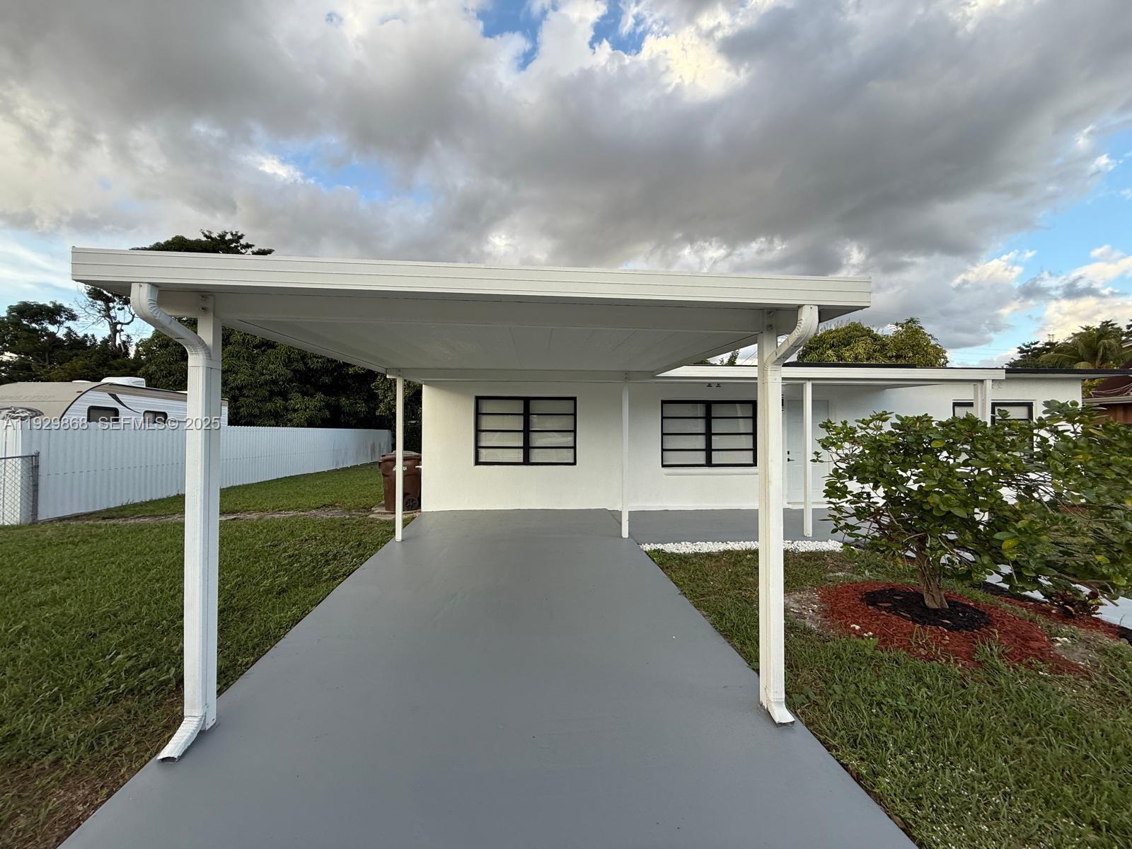 621 E 13th St Hialeah, FL 33010