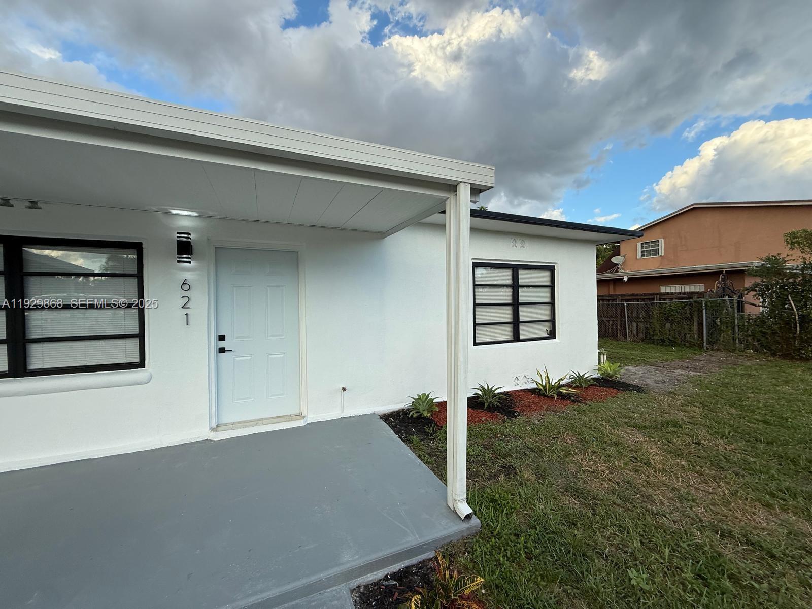 621 E 13th St Hialeah, FL 33010