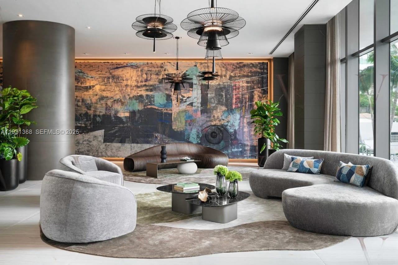 460 NE 28th St #3903