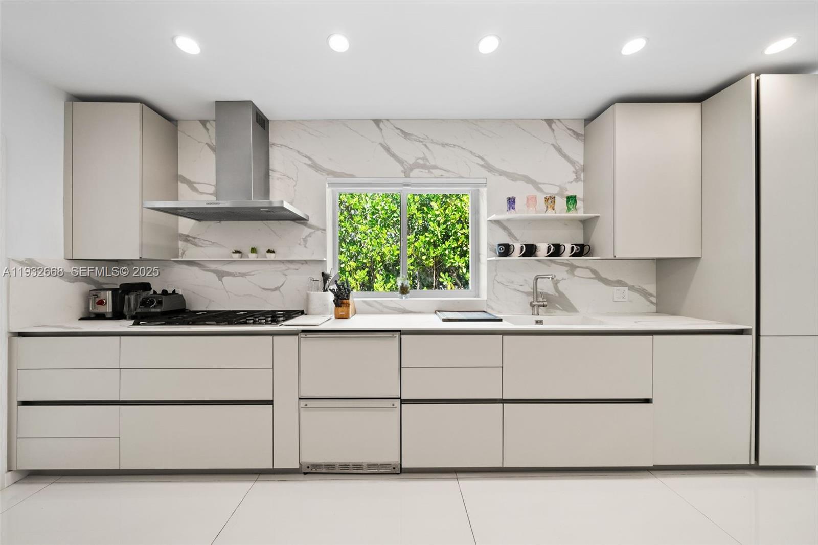 5055 N Bay Rd Miami Beach, FL 33140