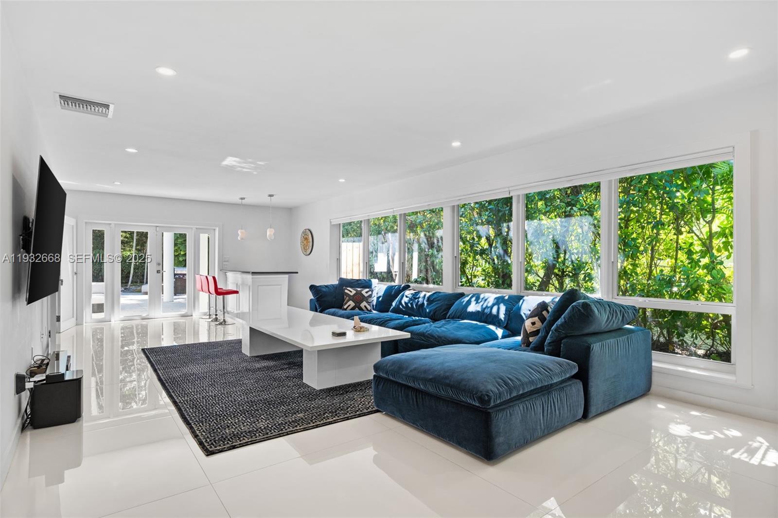 5055 N Bay Rd Miami Beach, FL 33140