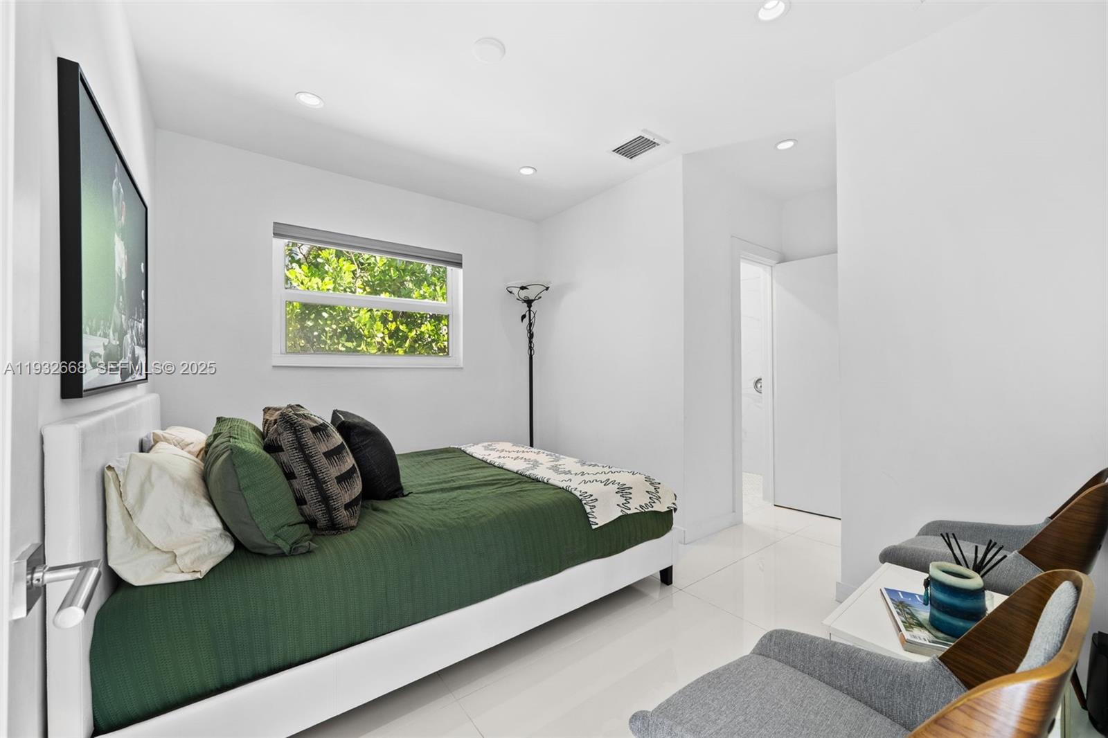 5055 N Bay Rd Miami Beach, FL 33140