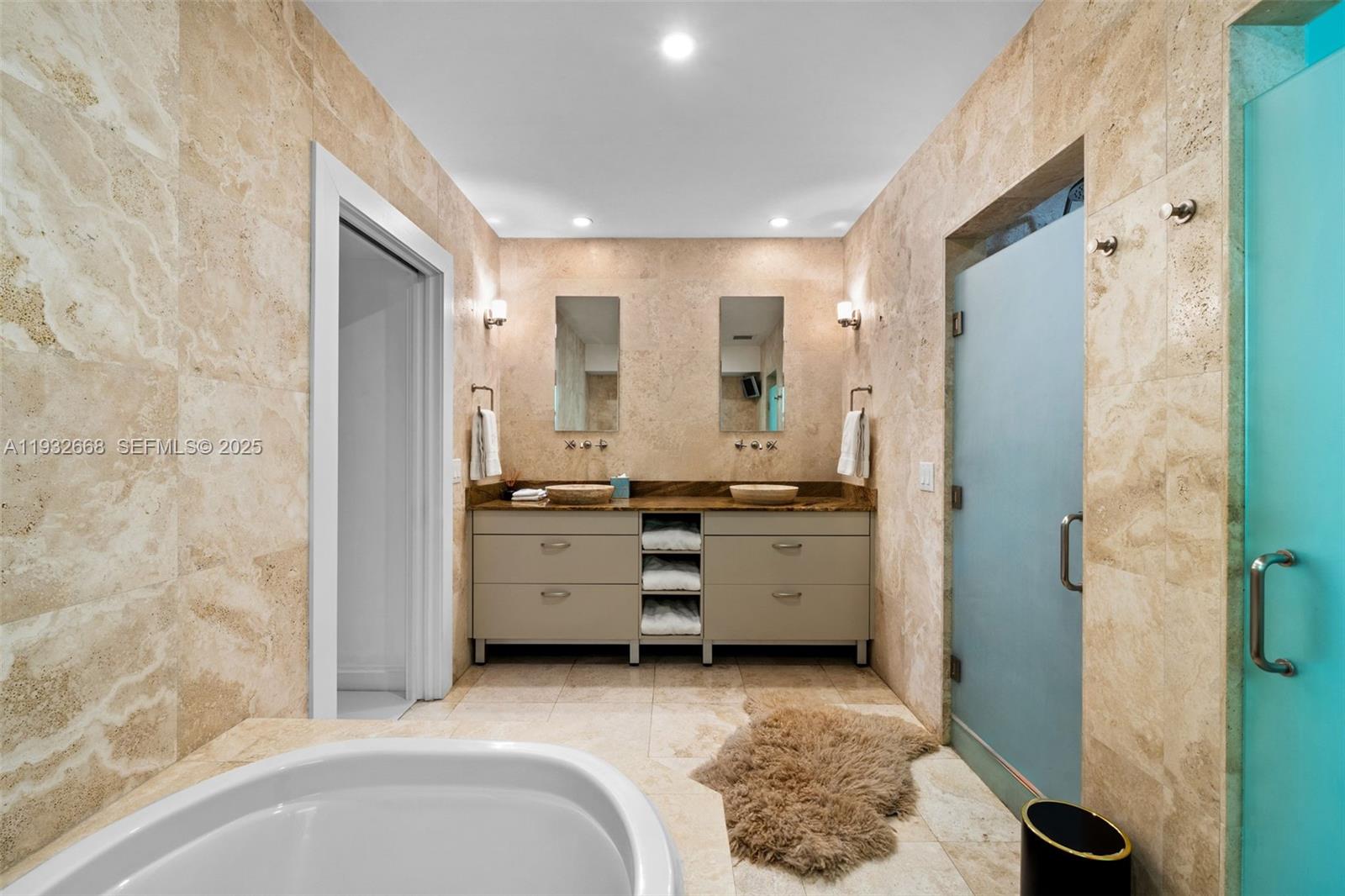 5055 N Bay Rd Miami Beach, FL 33140