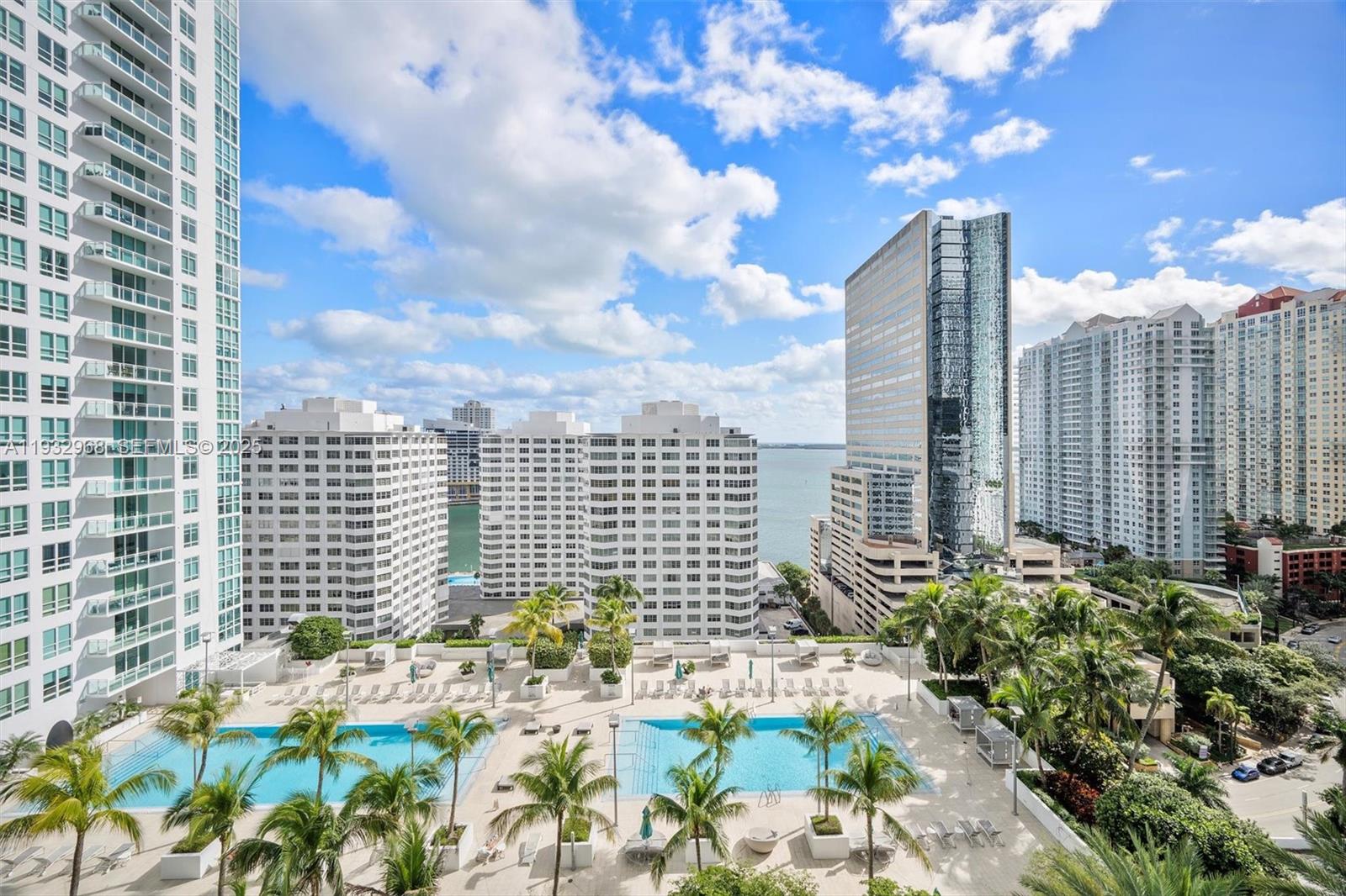 951 Brickell Ave #1806