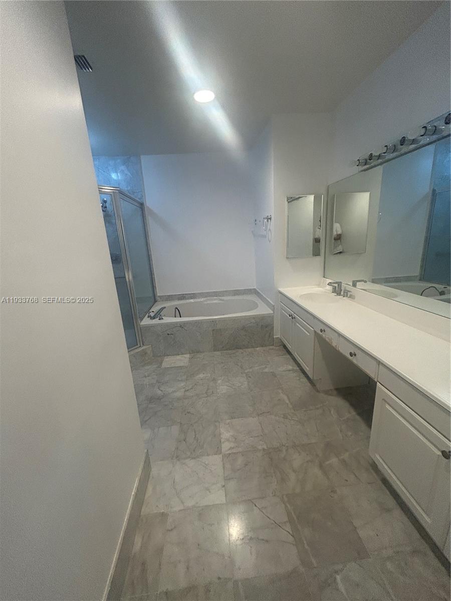 3640 Yacht Clb Dr #104 Aventura, FL 33180
