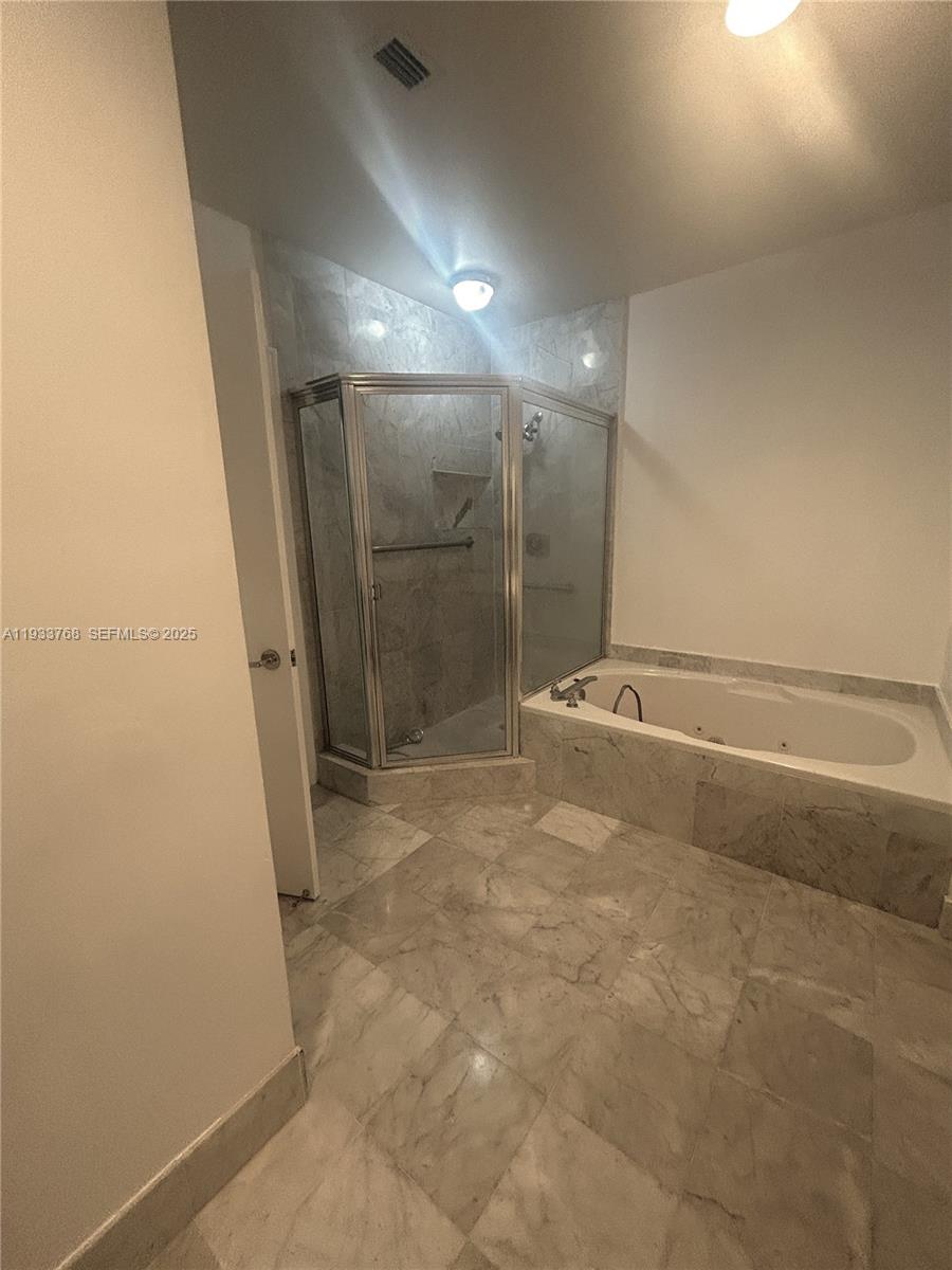 3640 Yacht Clb Dr #104 Aventura, FL 33180