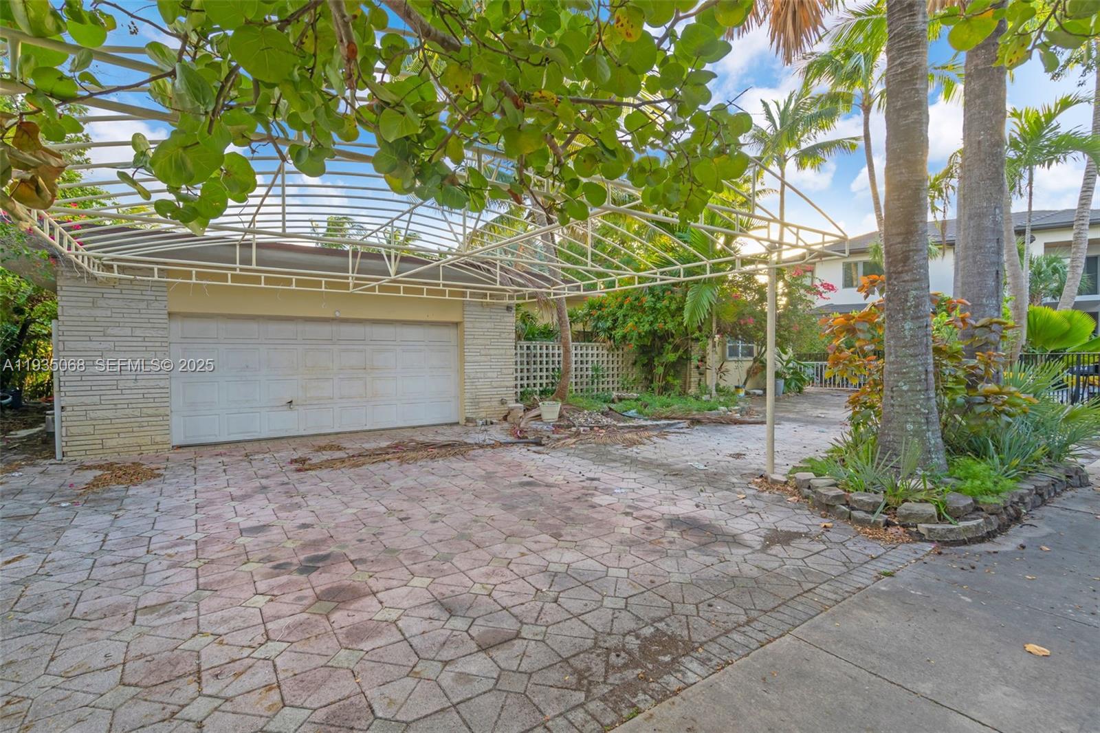 12900 Ixora Cir North Miami, FL 33181