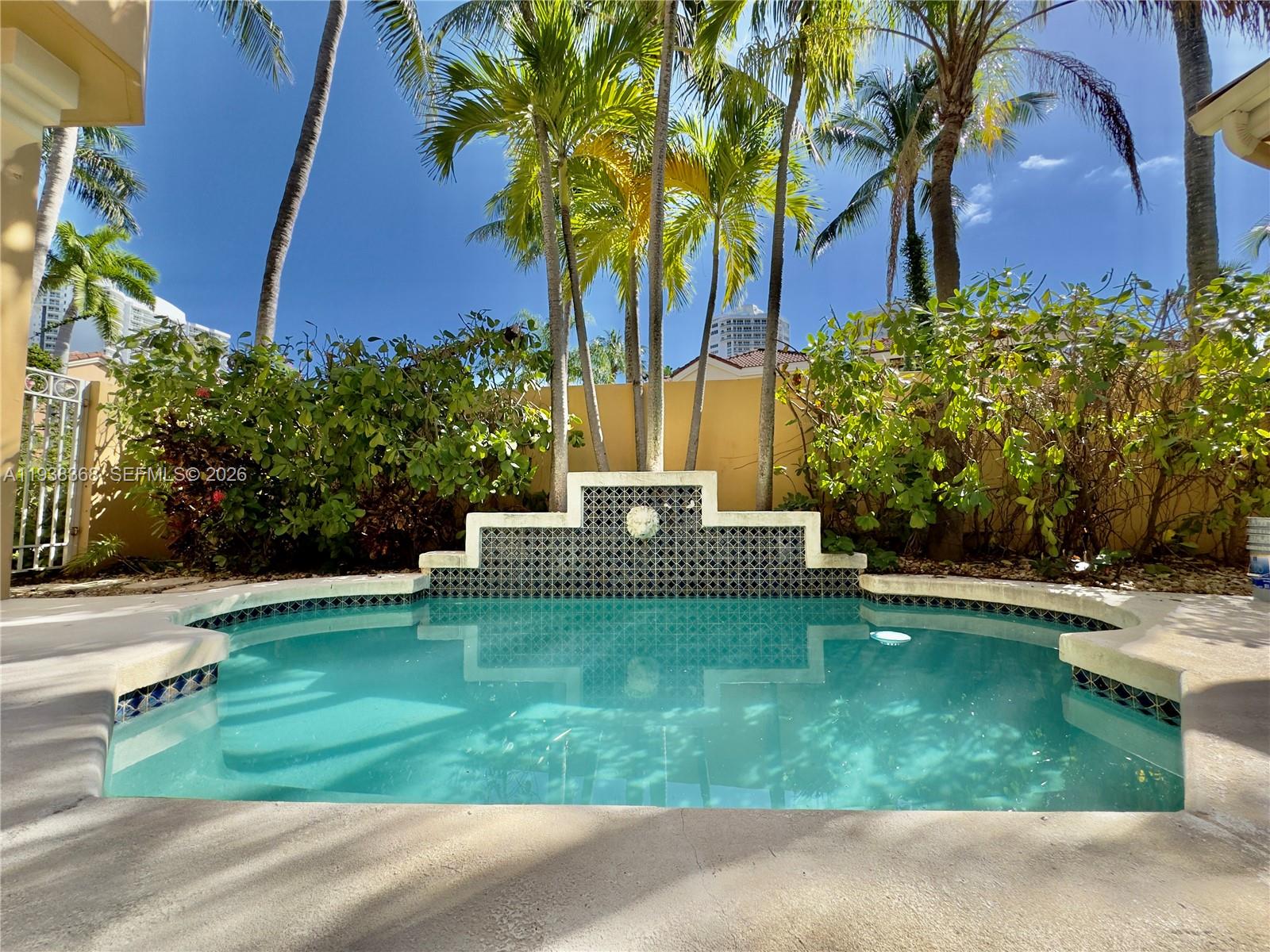 3728 NE 208th Ter Aventura, FL 33180