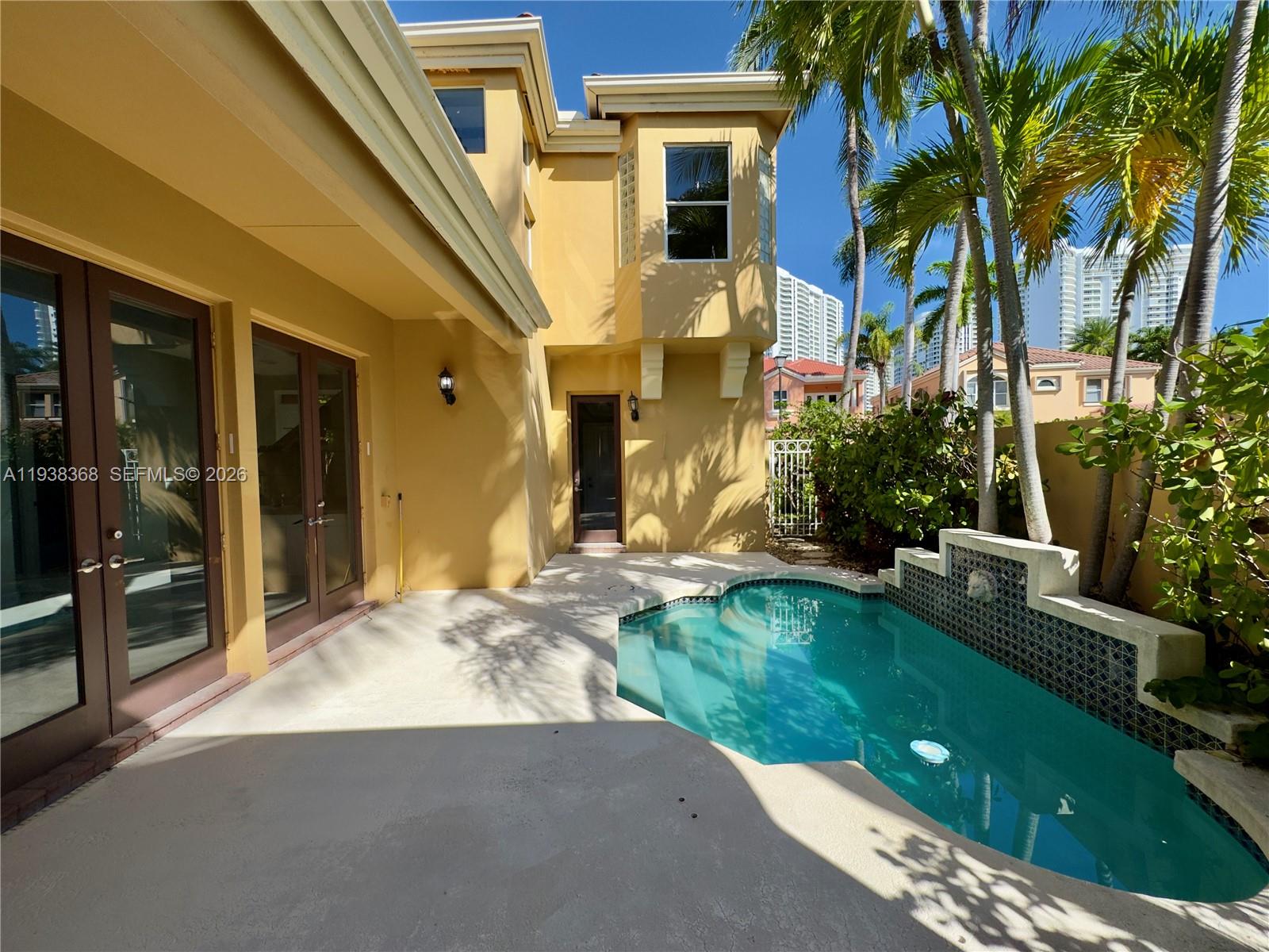 3728 NE 208th Ter Aventura, FL 33180