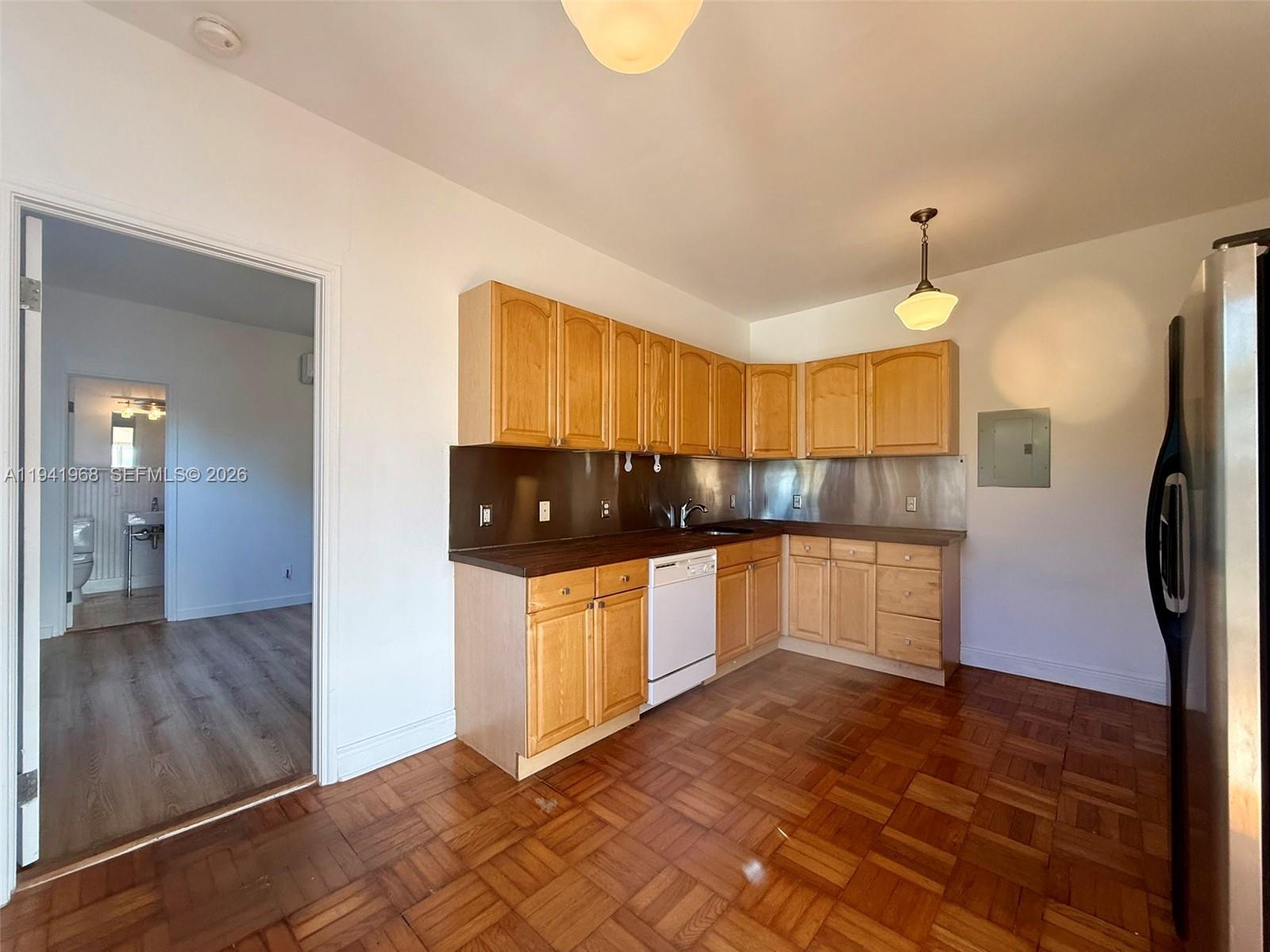 4035 N Meridian Ave #302 Miami Beach, FL 33140