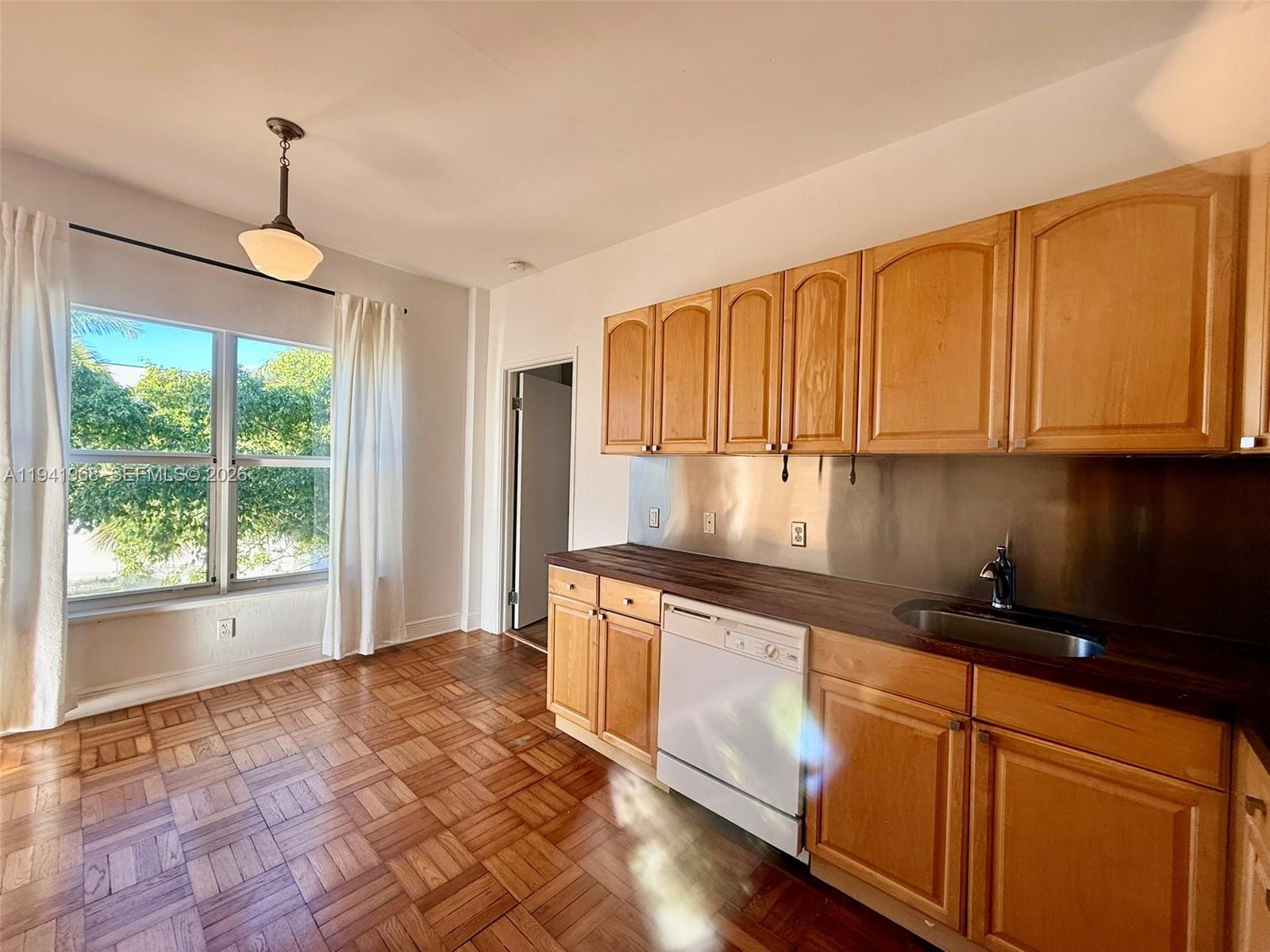 4035 N Meridian Ave #302 Miami Beach, FL 33140