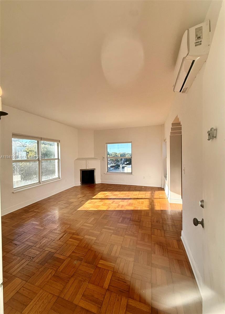 4035 N Meridian Ave #302 Miami Beach, FL 33140