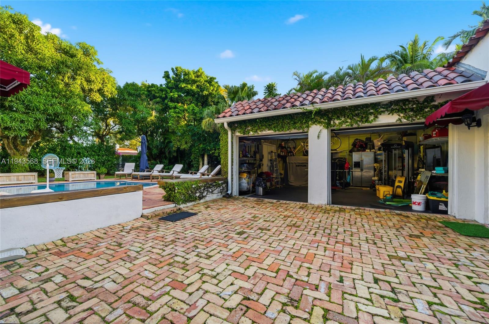 1302 Alhambra Cir Coral Gables, FL 33134