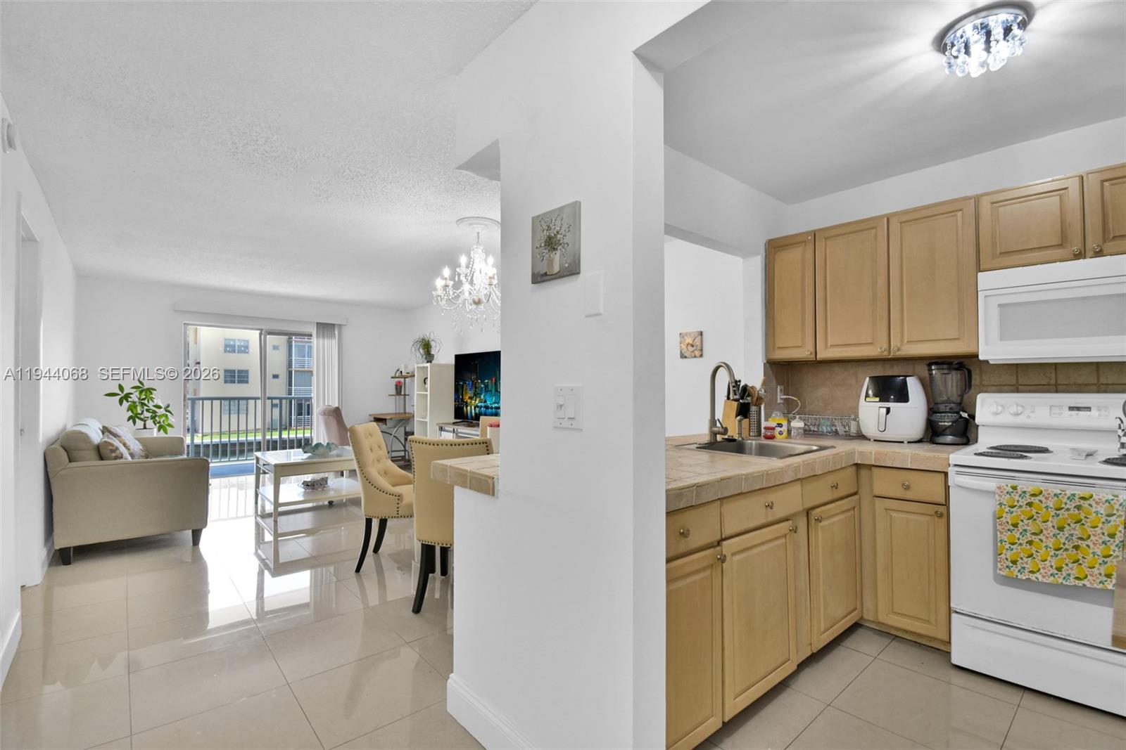 3527 NE 168th St #203 North Miami Beach, FL 33160