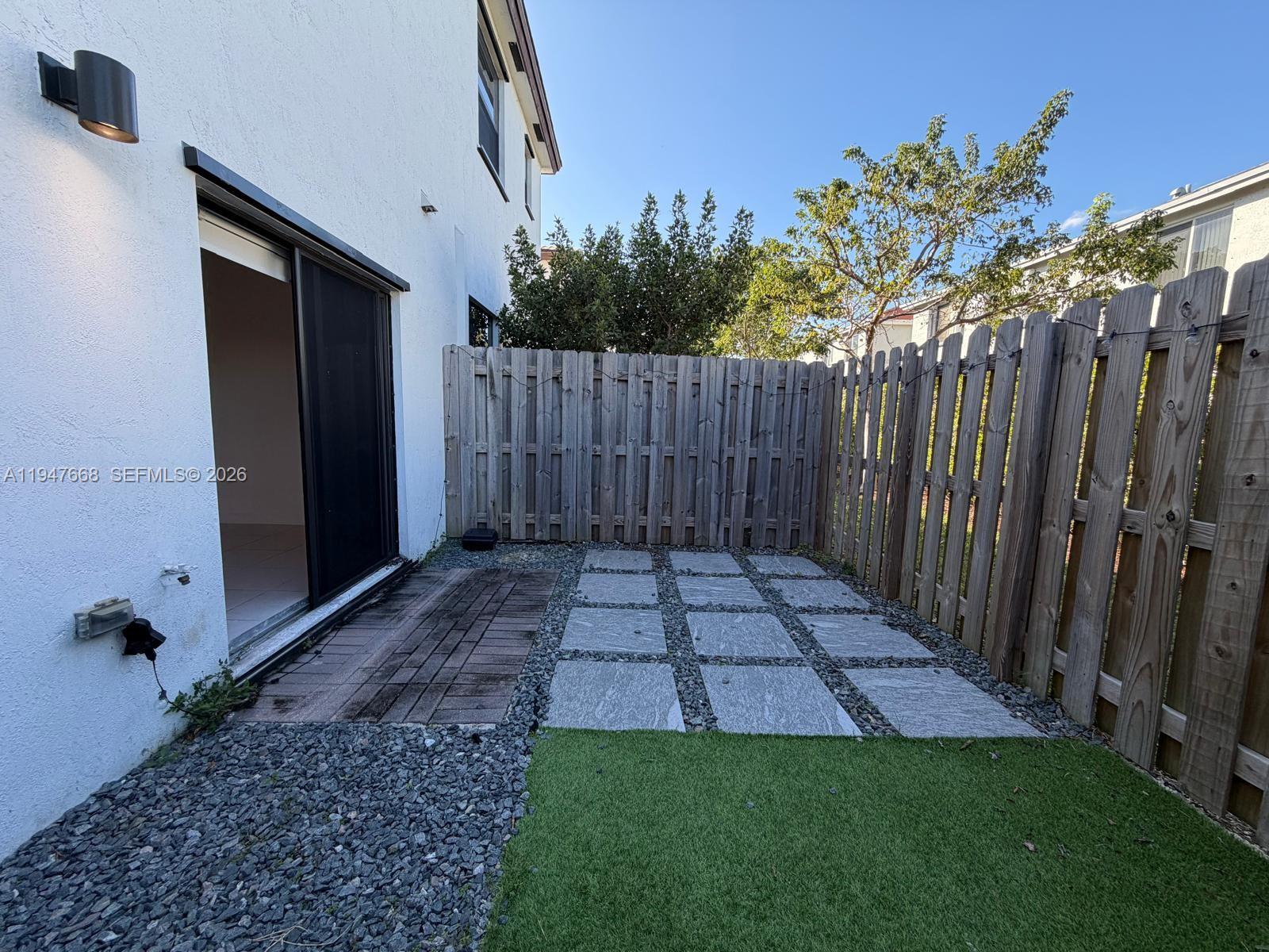 909 NE 211th St #909 Miami, FL 33179